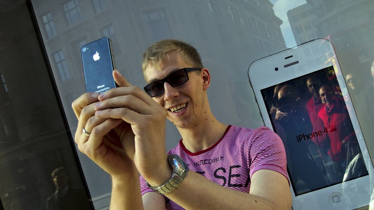 articles/2012/04/06/instagram-app-deepens-class-warfare-between-apple-and-android-smartphones/iphone-instagram-lyons_gbxnym