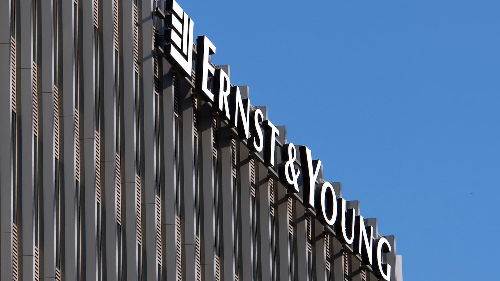 180924-messer-ey-tease_slo2ea