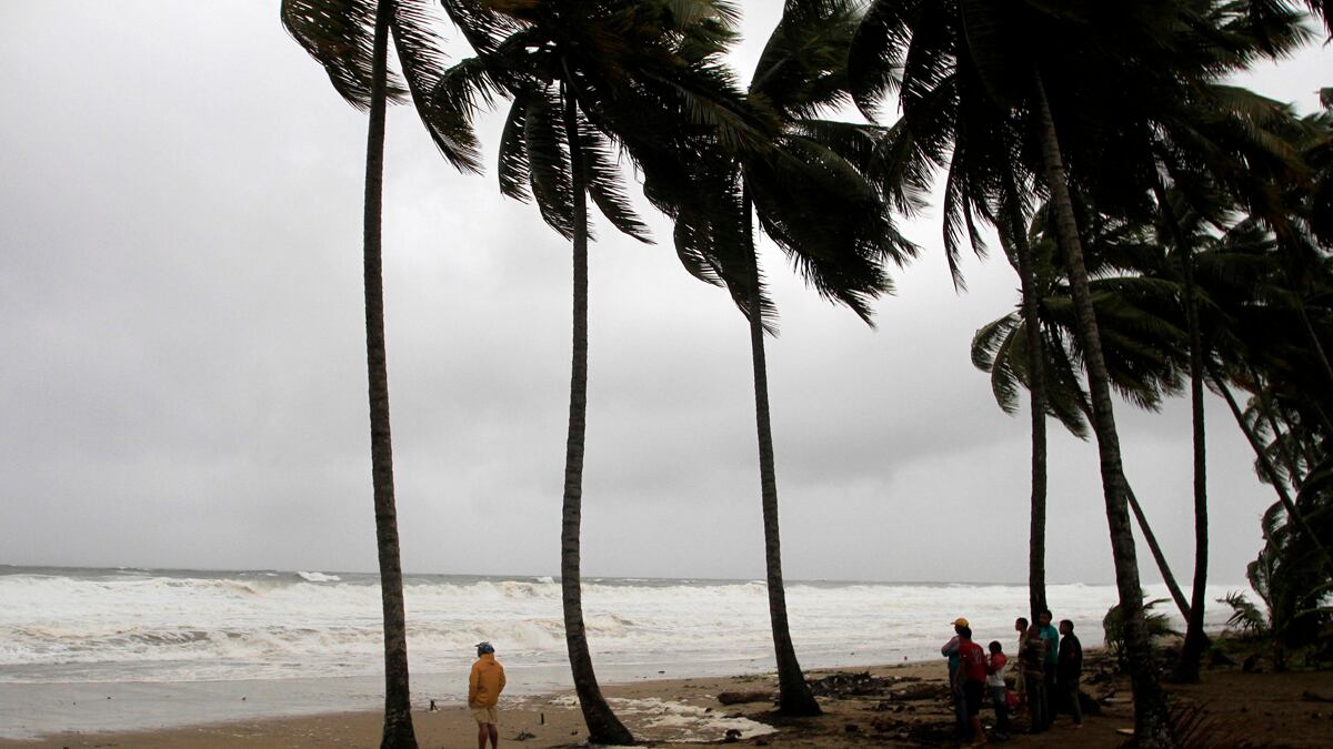 cheats/2011/08/24/irene-nears-major-status/hurricane-irene-caribbean-cheat_dfbd2j