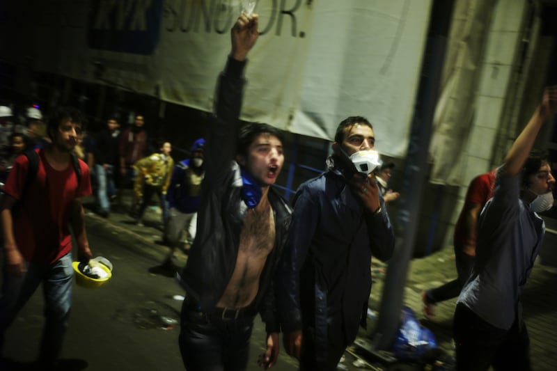 galleries/2013/06/12/istanbul-youth-in-revolt-photos/130610-turkey10_qtww70