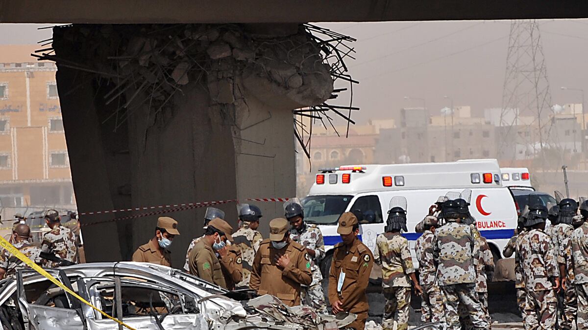 cheats/2012/11/01/saudi-tanker-blast-kills-22/saudi-tanker-bridge-cheat_rqdi7c