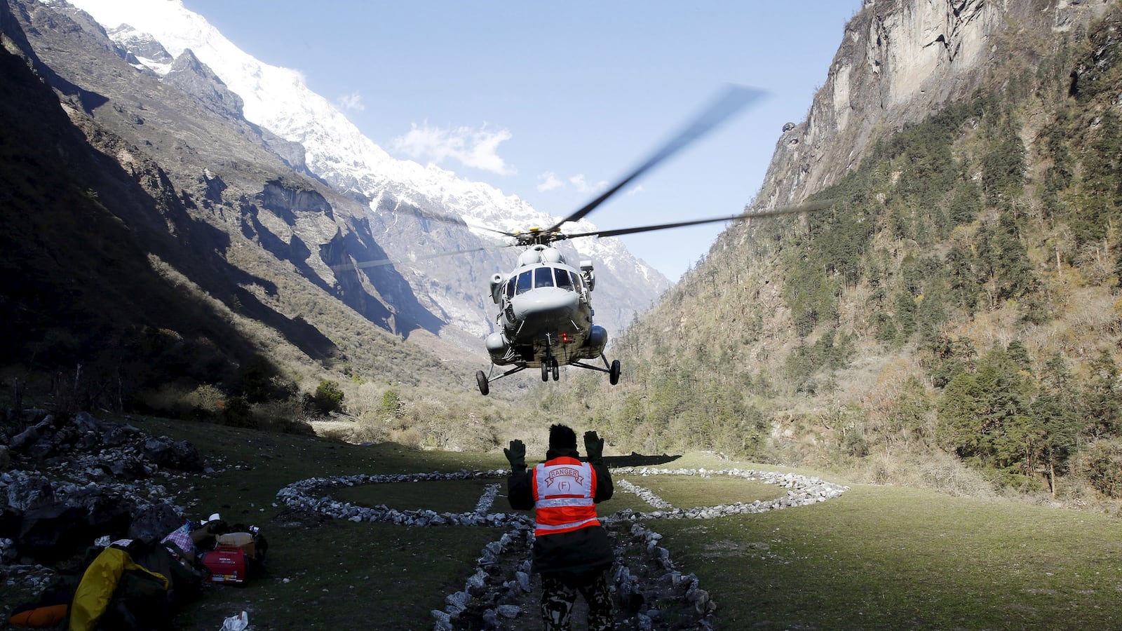 articles/2015/05/05/behind-the-hype-it-s-nepalese-who-rescue-stranded-trekkers/150505-lorch-nepal-tease_lw56ef