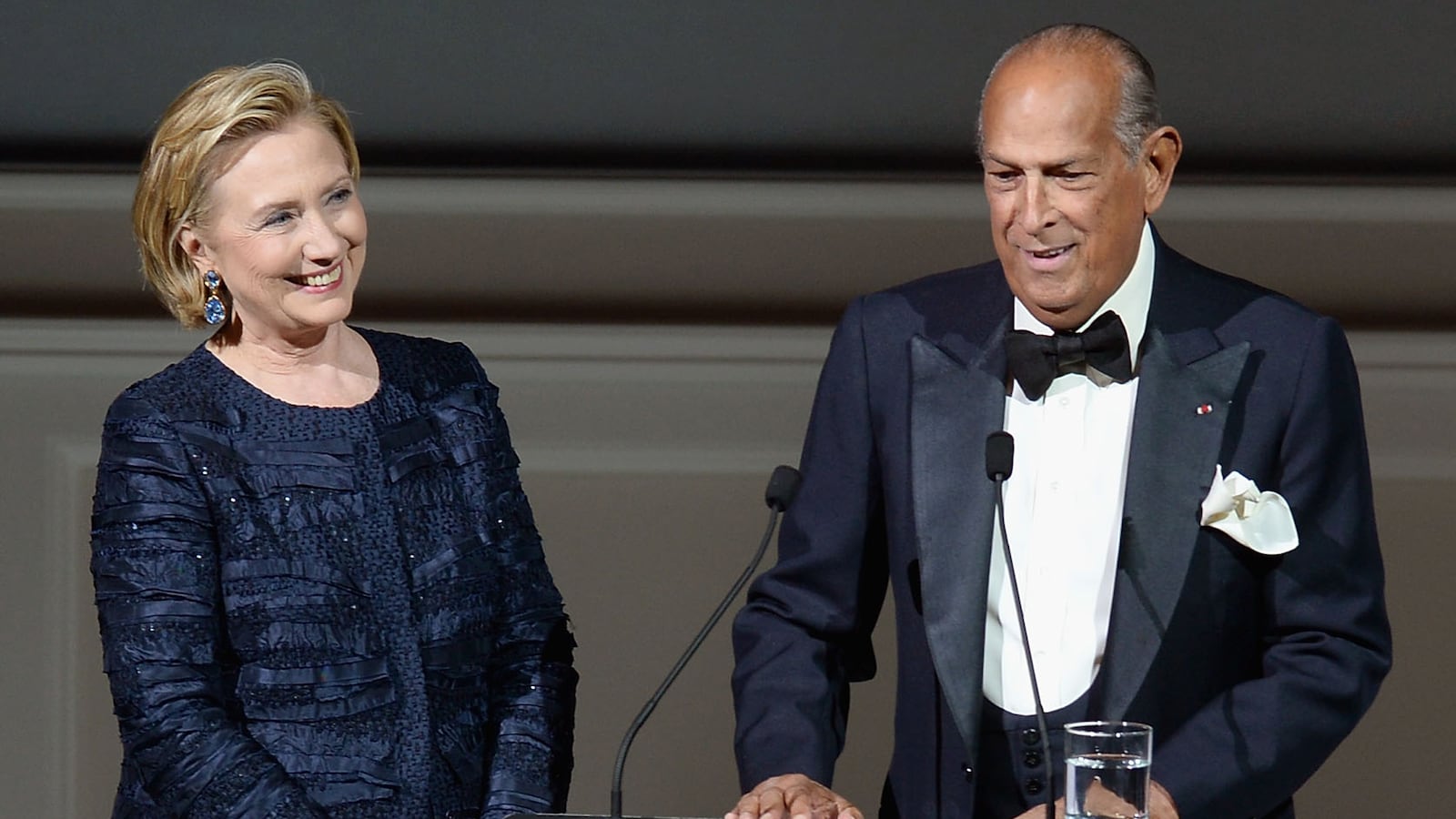 articles/2013/08/21/did-oscar-de-la-renta-influence-hillary-clinton-s-new-hairstyle/130603-cfda-awards-wilkinson-tease_qvstm8