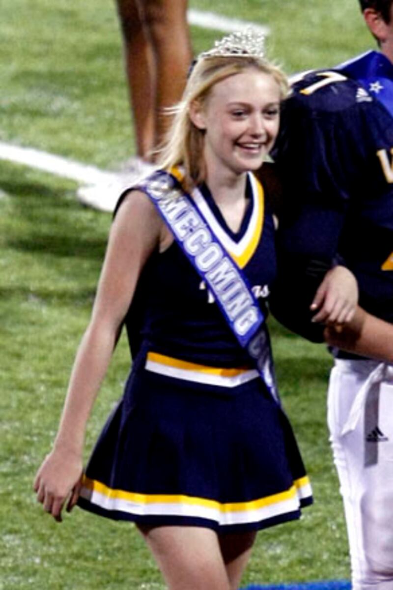 galleries/2009/11/01/celebrity-homecoming-queens-and-kings/hs-queens-and-kings---dakota-fanning_johezx