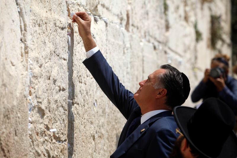 galleries/2012/08/08/which-potential-romney-vp-pick-gets-the-most-matzah-balls/romney-at-wall-openz_e9fxte