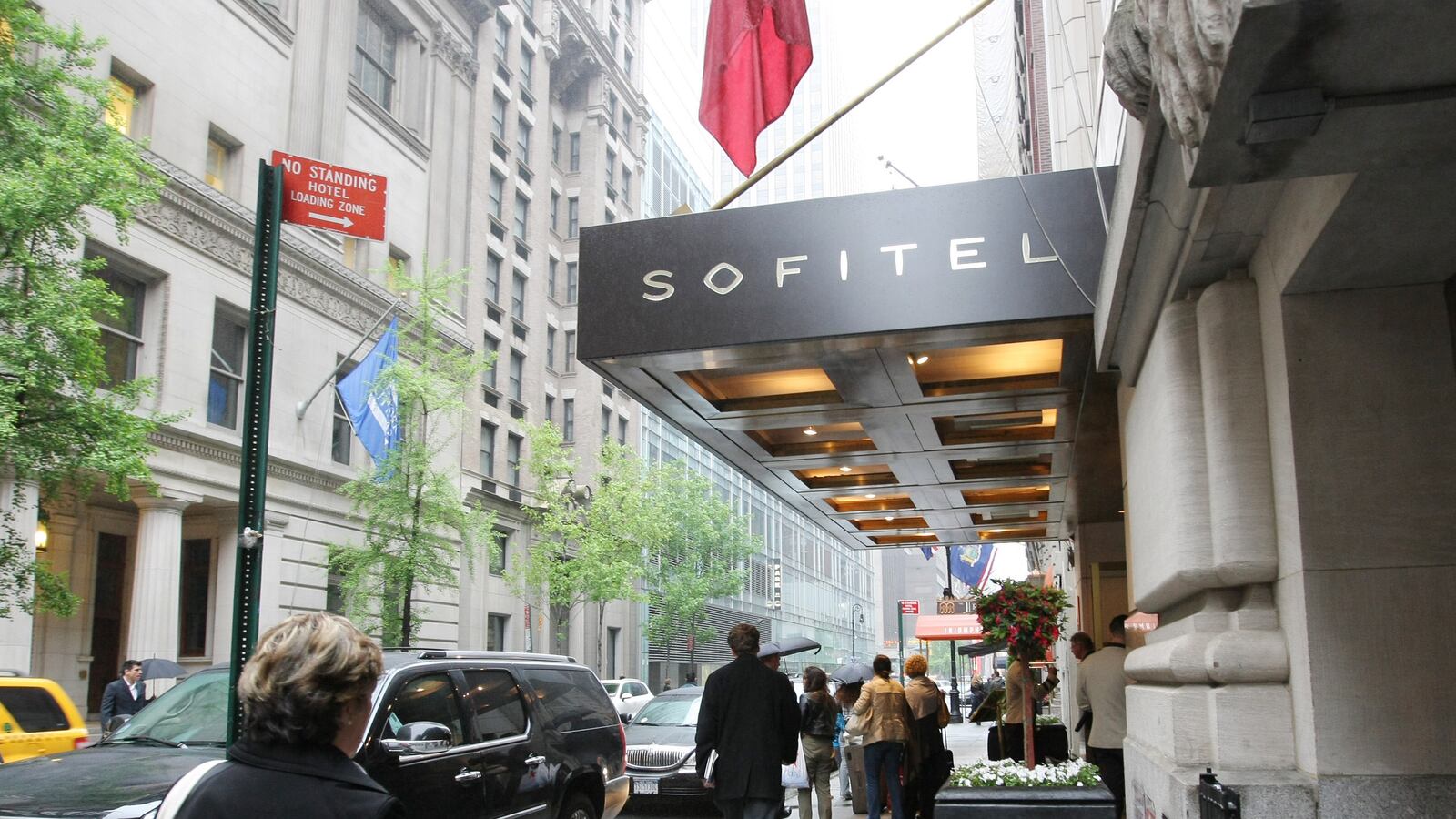 cheats/2017/03/28/madoff-investor-leaps-to-death-in-nyc/170328-sofitel-suicide_gja5ia