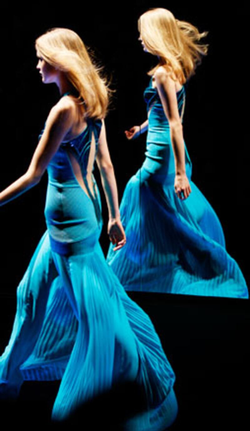 galleries/2010/03/01/milan-fashion-week/milan-fashion-week---versace_jemtwr