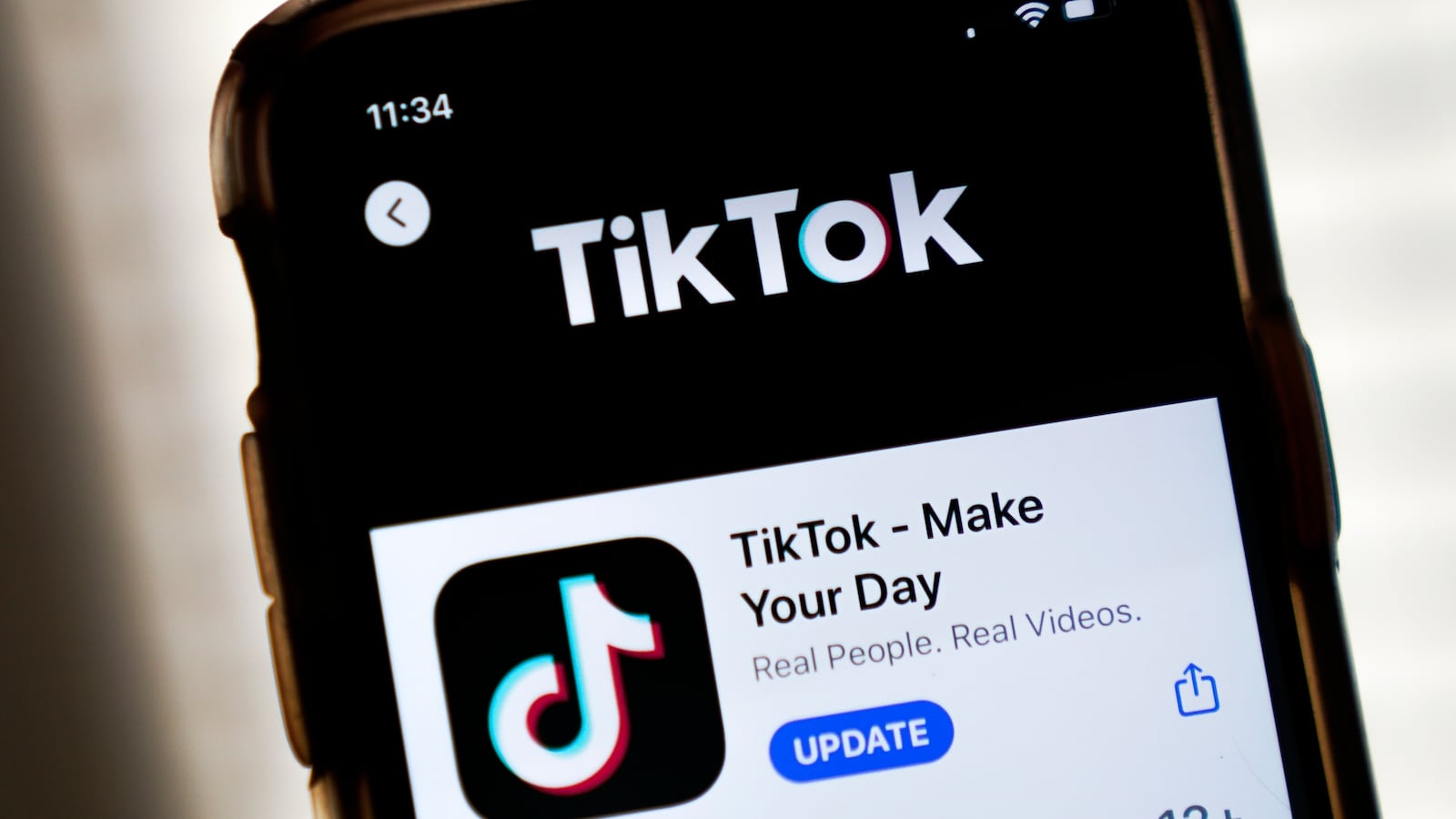 The download page for the TikTok app
