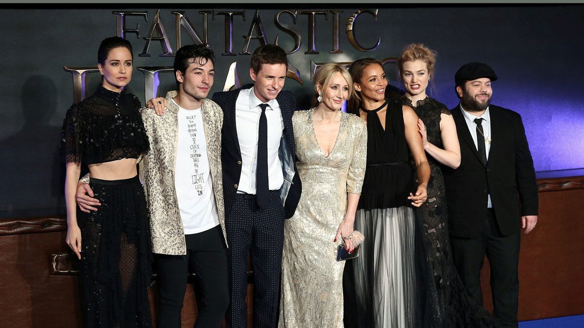 cheats/2016/11/21/beasts-dominates-weekend-box-office/161121-fantastic-beasts-cheat_jjauio