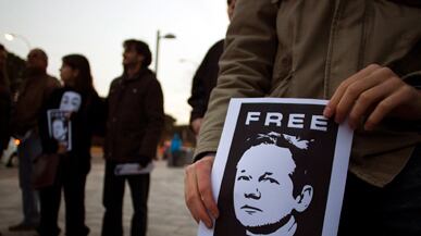 articles/2010/12/13/the-bogus-julian-assange-rape-case-hurts-women/murphy-assange_146844_jyryn0