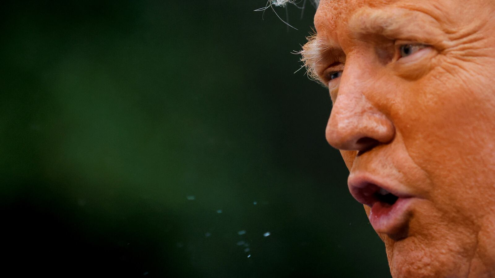 2020-10-02T205341Z_194013718_RC2KAJ99HGU9_RTRMADP_3_HEALTH-CORONAVIRUS-USA-TRUMP_hexs9t