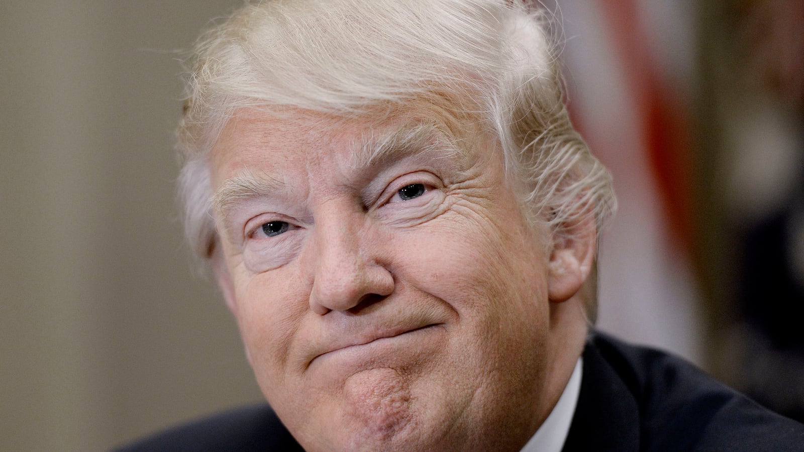 articles/2017/02/15/trump-praises-wonderful-man-flynn-after-white-house-said-he-couldn-t-be-trusted/170215-dozier-trump-flynn-tease_a3tigd