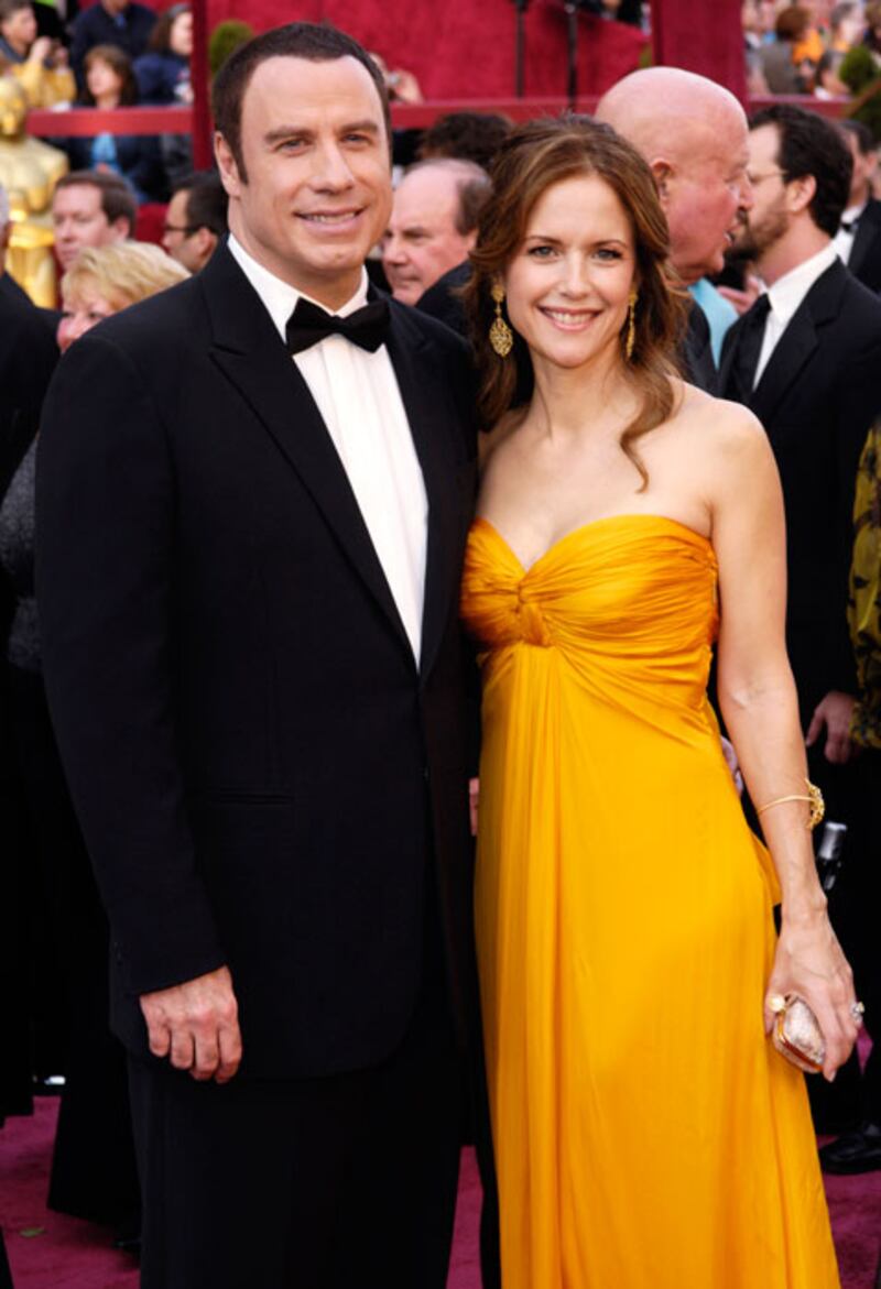 galleries/2010/08/23/on-set-romance/on-set-romance---travolta-preston_mijhoq