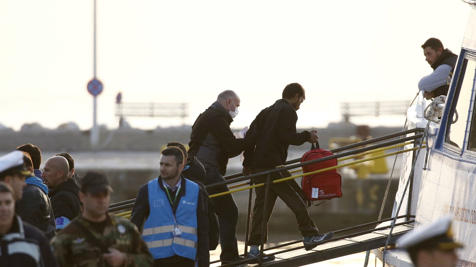 cheats/2016/04/04/greece-deports-migrants-under-eu-plan/160404-greece-begins-deportations-cheat_cr2nnp