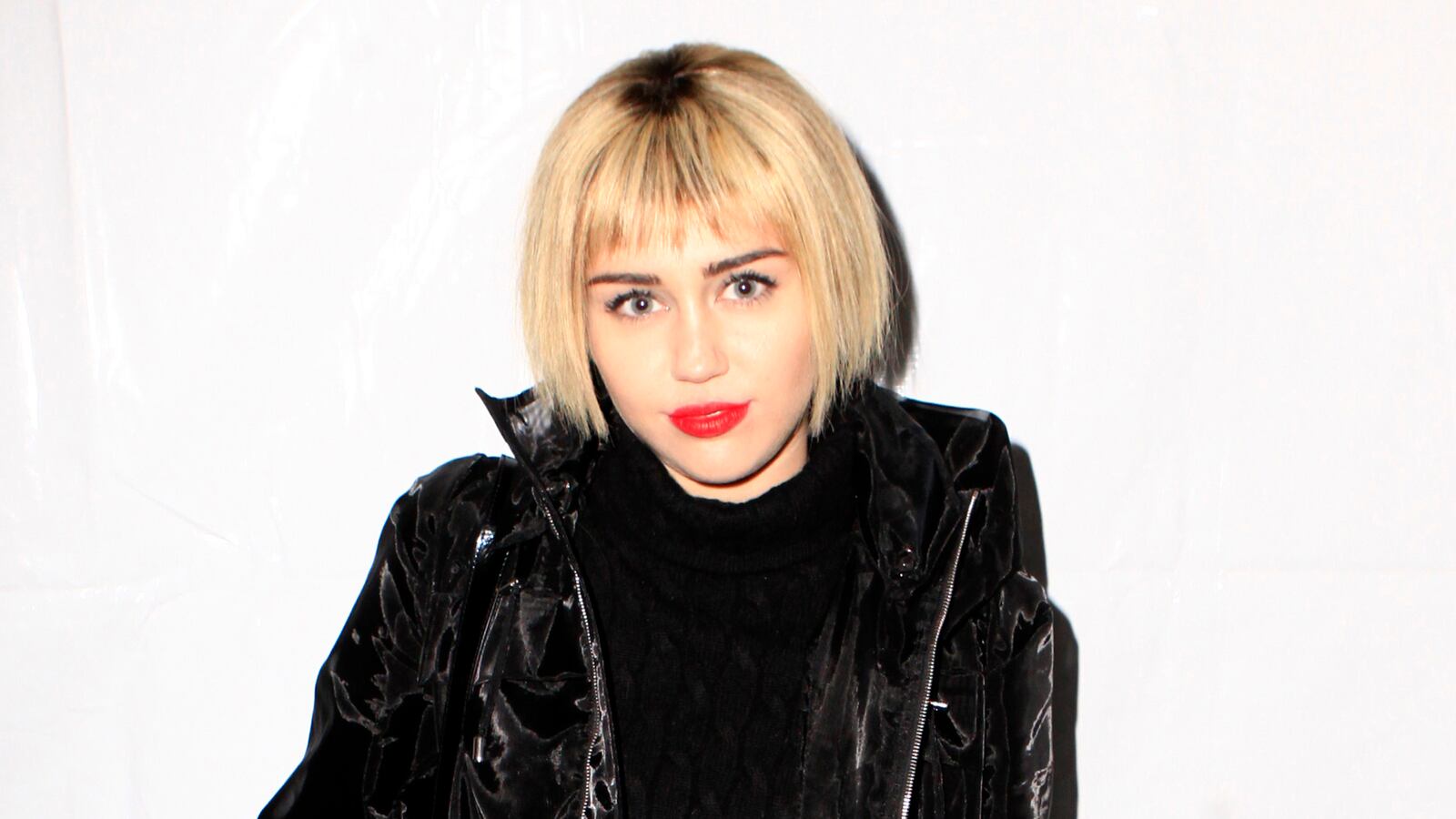 articles/2013/12/09/lady-gaga-wears-a-christmas-tree-mary-kate-olsen-shops-engagement-rings/131209-cyrus-fashion-cheat_pl8zho