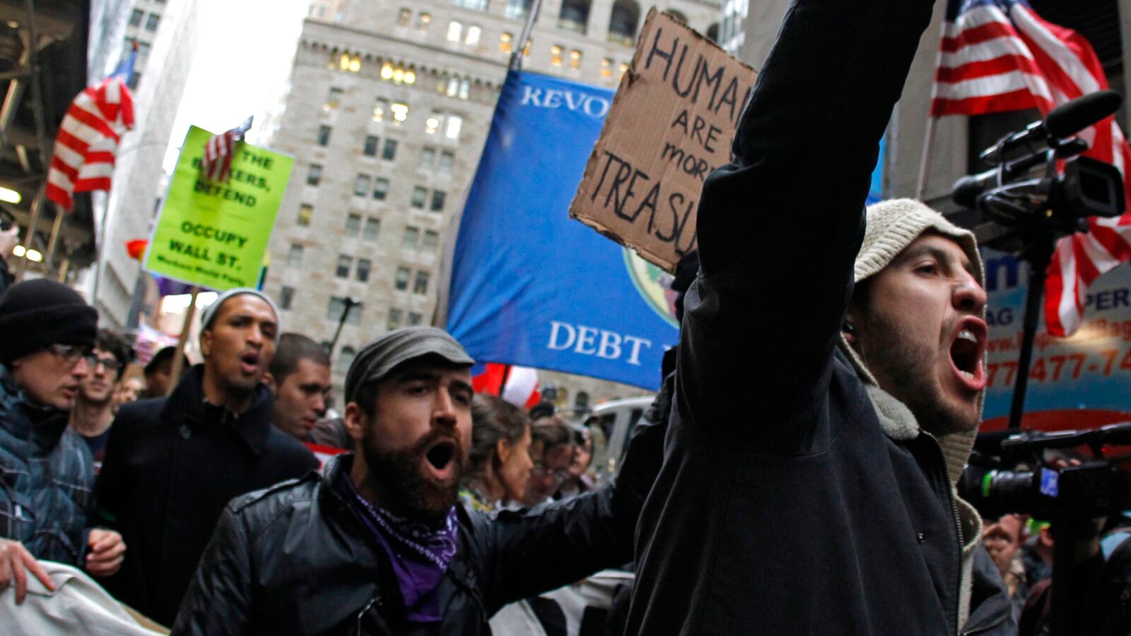 articles/2011/11/17/hundreds-swarm-protests-on-wall-street-many-arrested/occupy-wall-street-massive-rally-arrests-storify_gghdhh