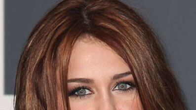 cheats/2010/02/08/miley-cyrus-star-studded-auction-for-haiti/miley-cyrus-5_tqncag