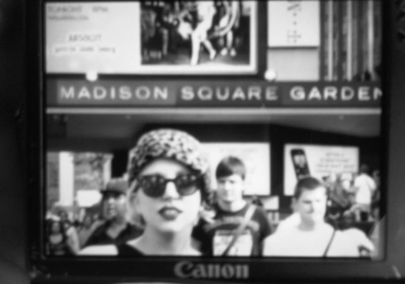 galleries/2010/07/08/celebrity-twit-pics/twitpi711---gaga_cbejq3