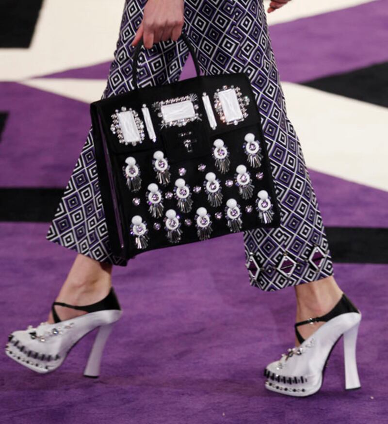 galleries/2012/02/24/sensual-collections-at-gucci-and-prada-kick-off-milan-fashion-week-photos/prada-fall-2012-6_smfysr