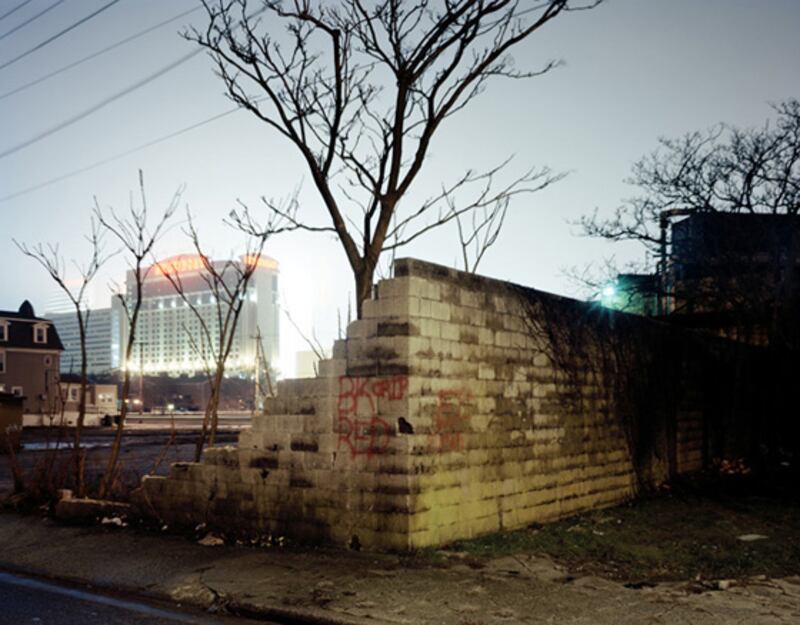 galleries/2009/10/15/mean-streets-haunting-photos-of-america-s-forgotten-cities/steacy---inner-city---2_oponp8