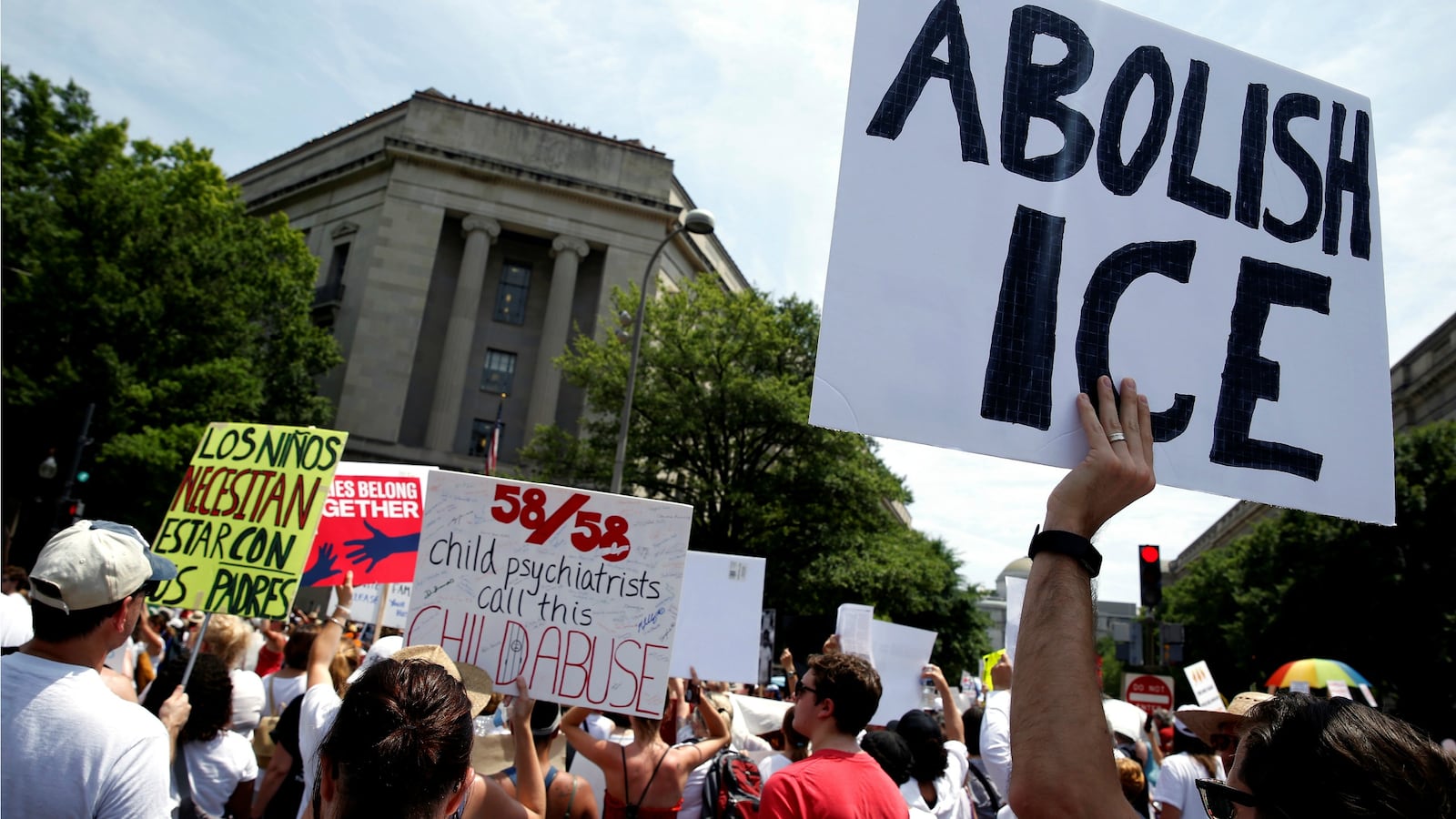 180703-injunction-asylum-seekers-arrests-cheat_f9cio6