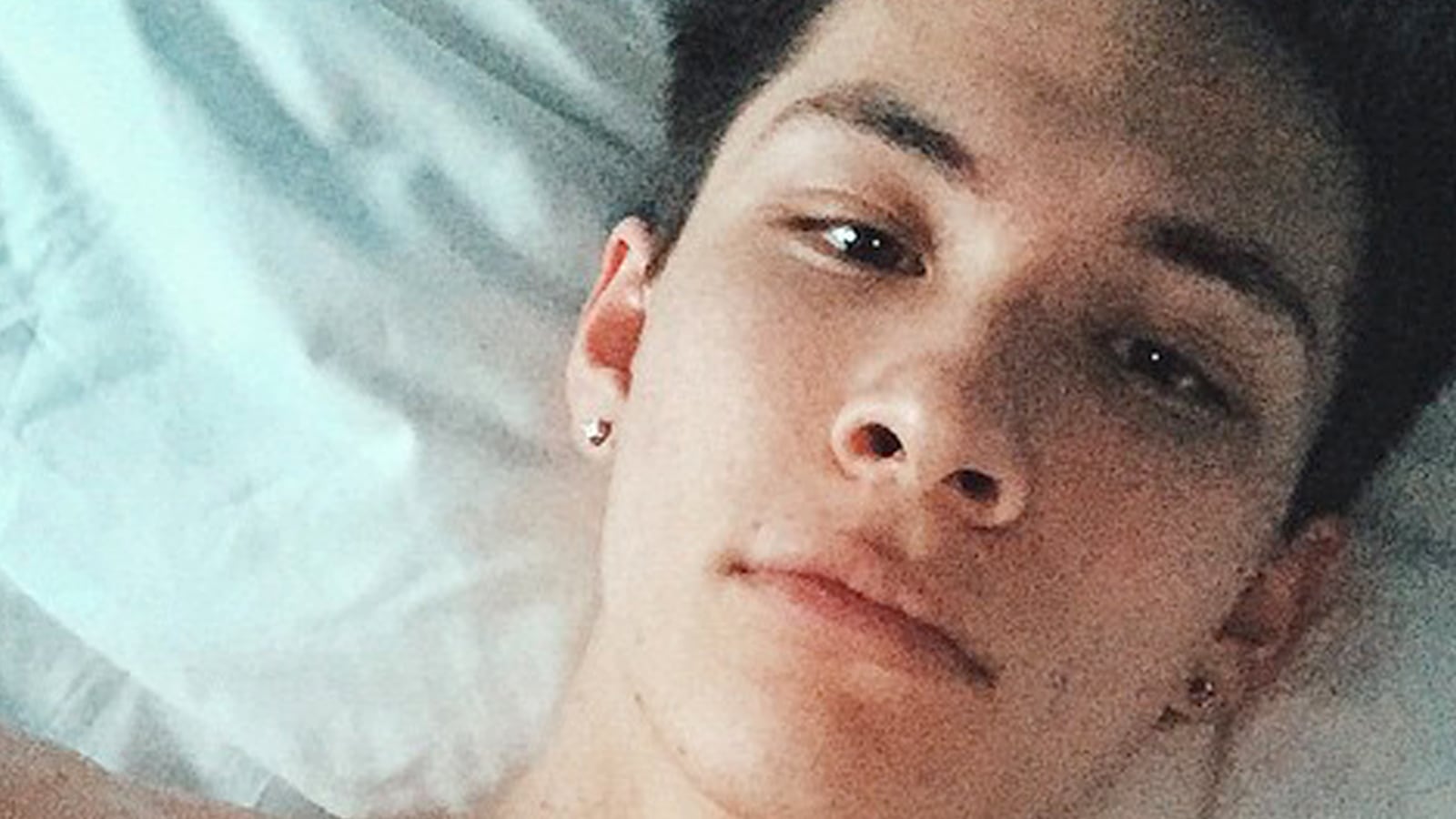 articles/2015/06/24/vine-star-carter-reynolds-attempts-statutory-rape-in-video-is-shamed-by-his-own-twitter-hashtag/150624-schwab-sex-tape-tease_p6pgqe