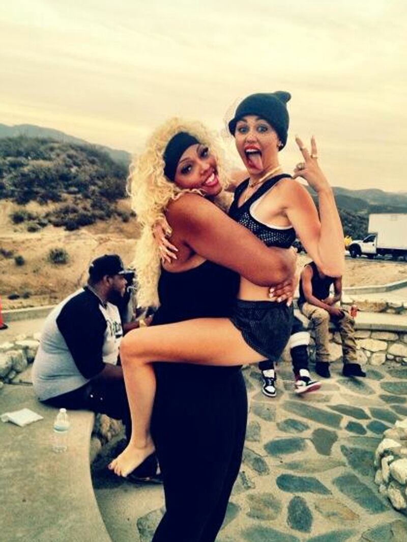 galleries/2013/06/23/miley-cyrus-shakira-and-more-celebrity-twitter-pictures-photos/mileycirus_oy7iop