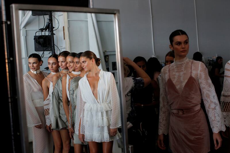 galleries/2016/09/15/photos-backstage-at-new-york-fashion-week-2016/160914_backstage-NYFW07_fmjmnx