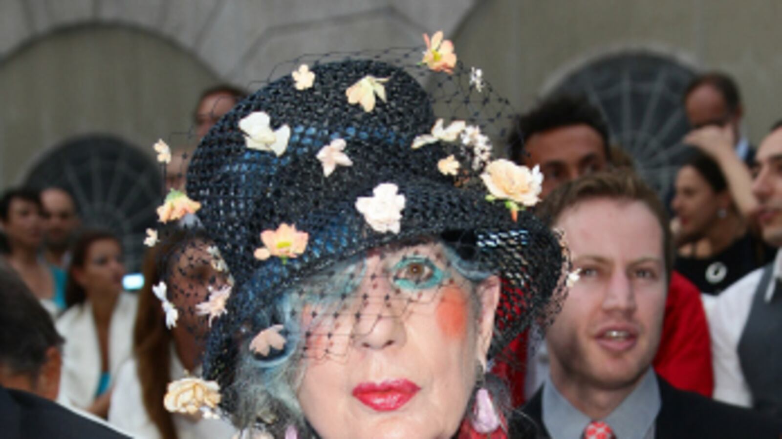 articles/2012/08/07/anna-piaggi-fashion-writer-and-eccentric-dead-at-81/anna-piaggi-rip_v8hf5q