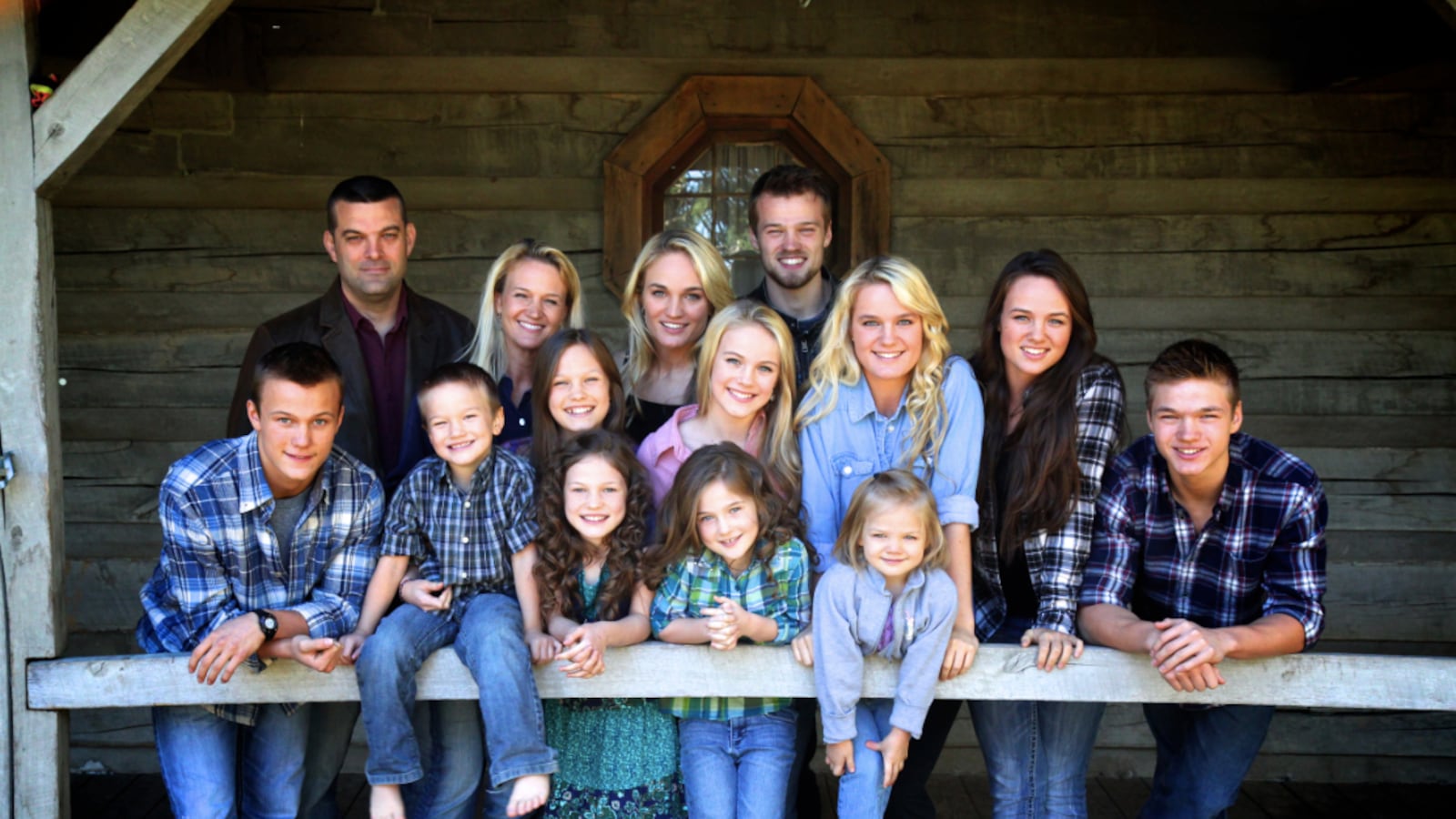 articles/2016/09/14/the-willis-clan-no-more-a-christian-family-band-comes-apart-amid-child-rape-allegations/160914-kennedy-willis-family-tease_dsz1e9