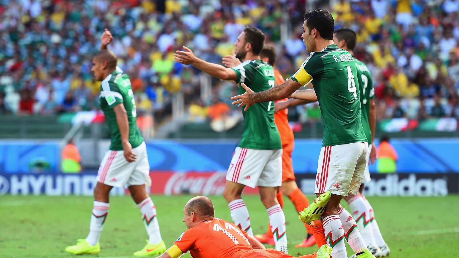 cheats/2014/06/29/netherlands-beat-mexico-with-94th-minute-goal/240629-dutch-mexico-cheat_wyeszq