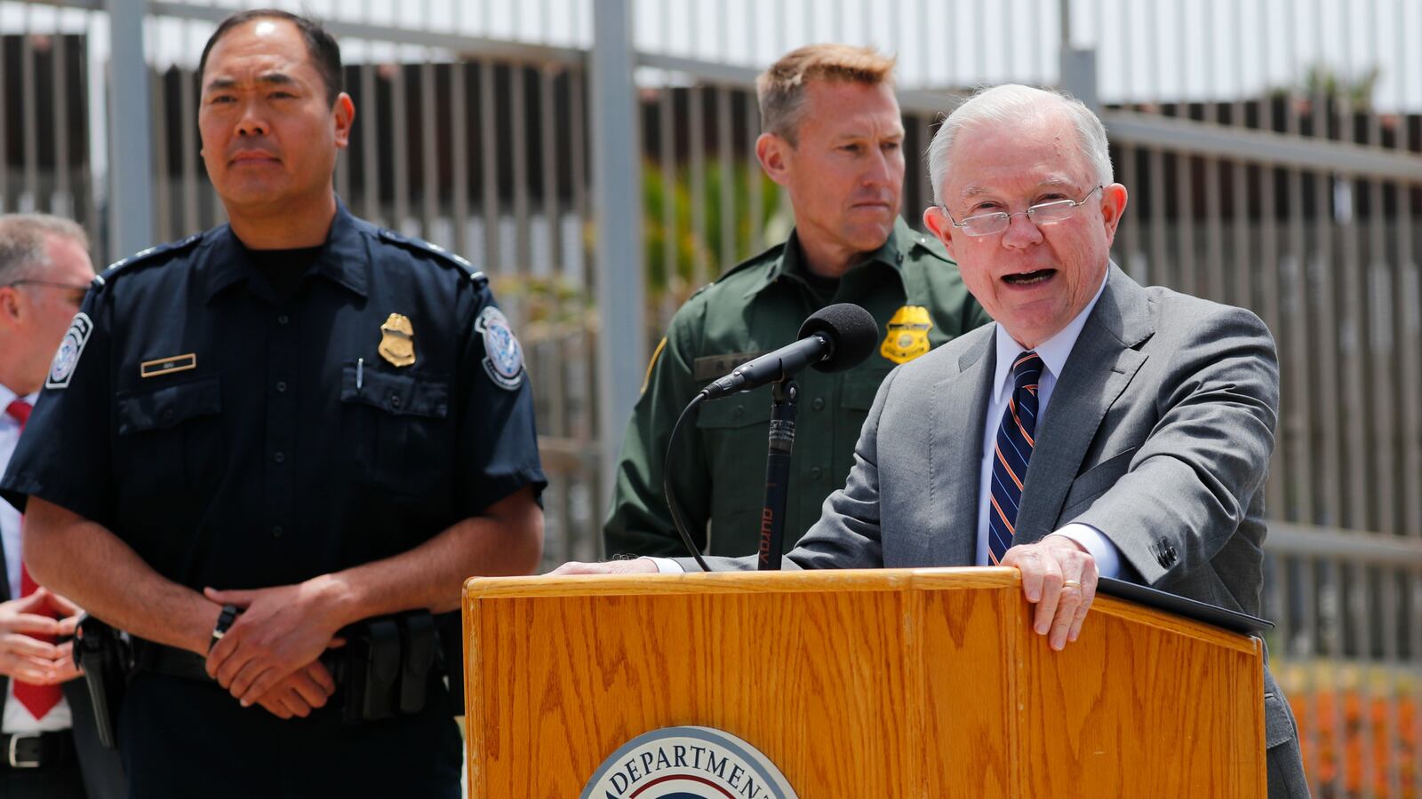 REUTERS_Mike_Blake_hh5n1d