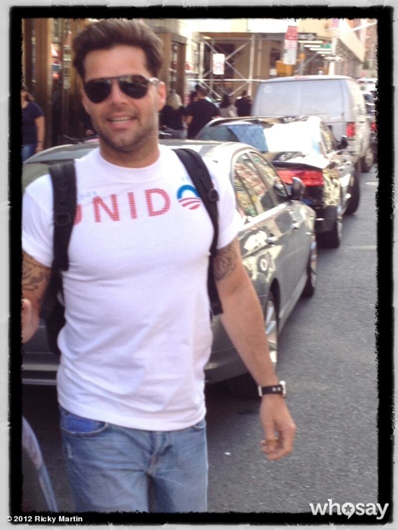 galleries/2012/09/23/50-cent-mario-lopez-more-celebrity-twitter-pictures-photos/ricky-martin_bdmap6