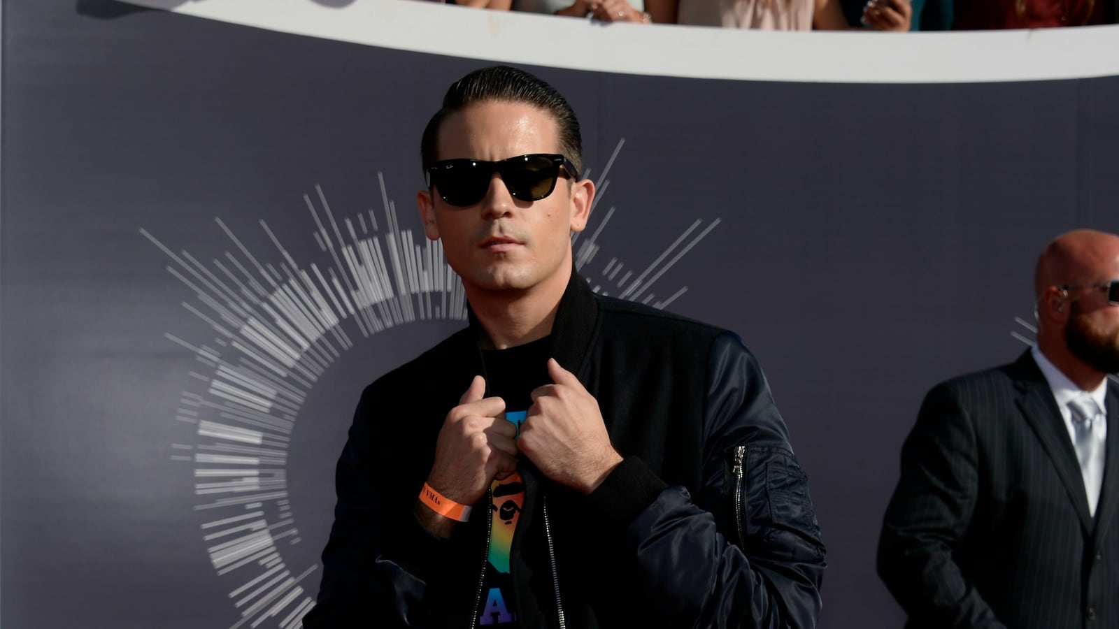 articles/2016/08/31/g-eazy-celebrates-britney-spears-vma-show-by-snorting-cocaine-off-woman-s-breasts/160831-sykes-rapper-g-eazy_naceri