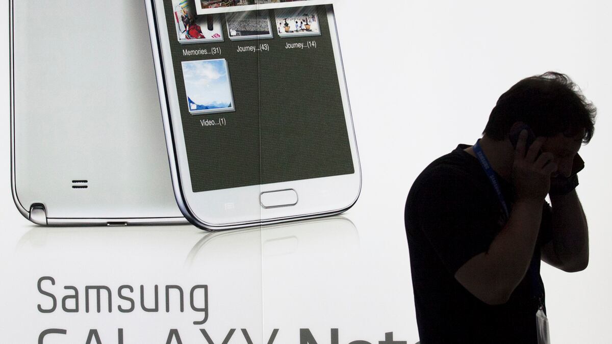 cheats/2012/09/01/tokyo-court-sides-with-samsung/samsung-japan-apple-cheat_dj4mdf