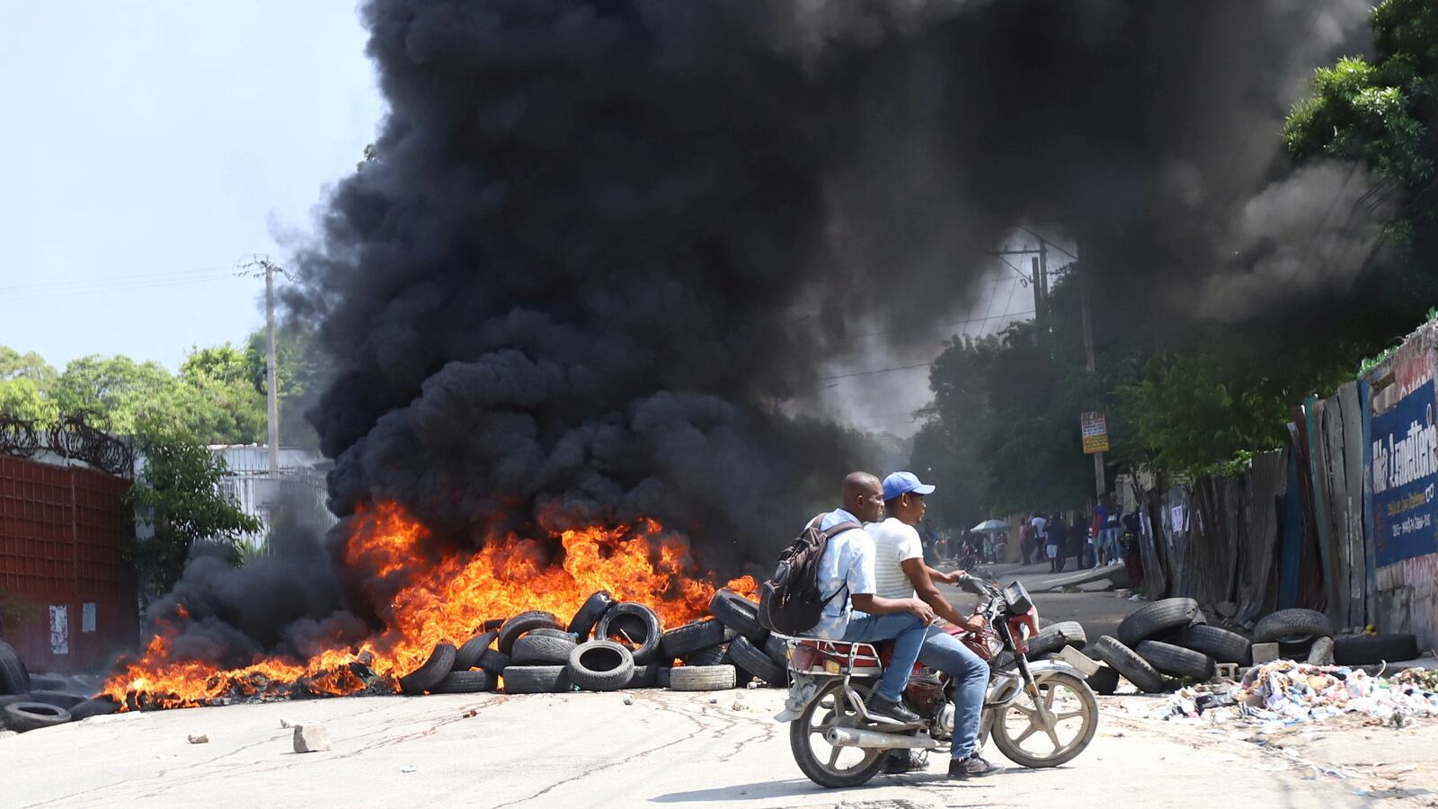 2021-10-19T010522Z_89191495_RC2PCQ90IVXJ_RTRMADP_3_HAITI-KIDNAPPING-MISSIONARIES_txkzdp