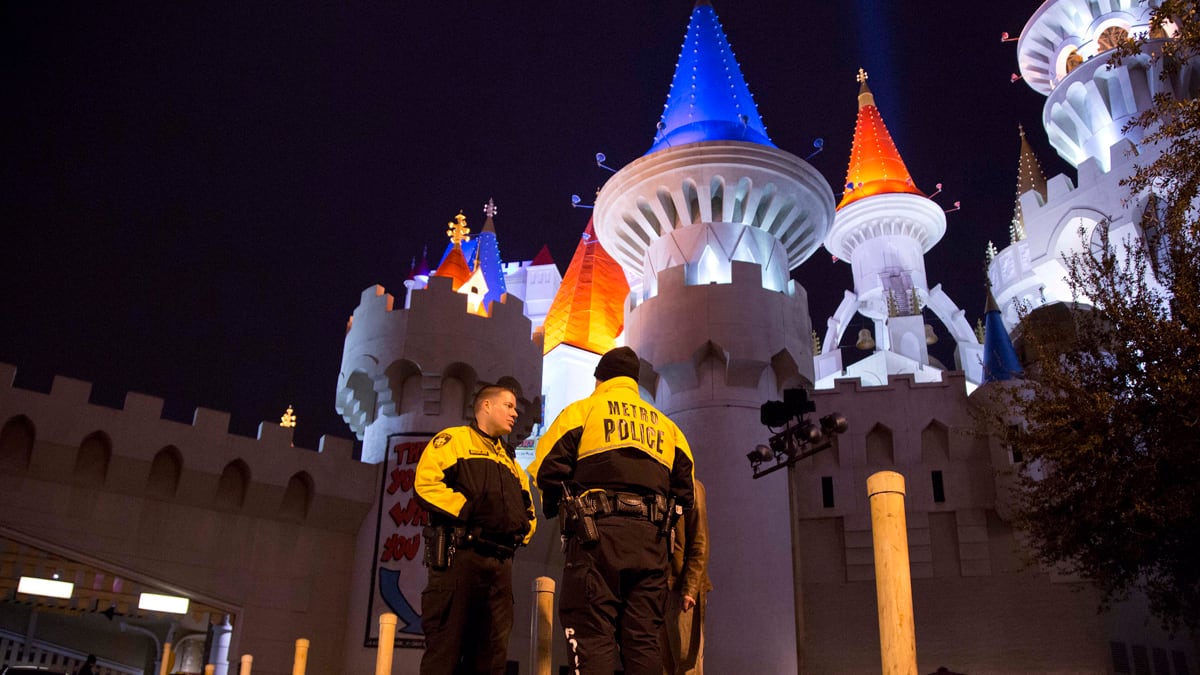 cheats/2012/12/15/murder-suicide-on-the-strip/lv-hotel-shooting-cheat_uxpdin