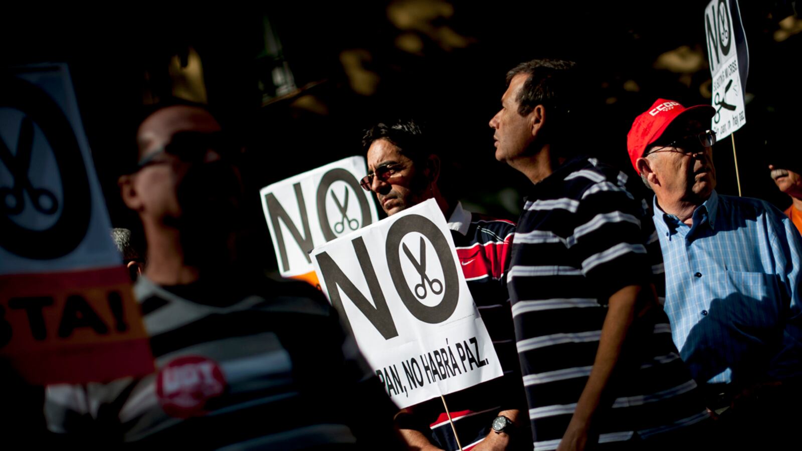 cheats/2012/10/11/s-p-downgrades-spain/spain-credit-rating-cheat_aoujoy