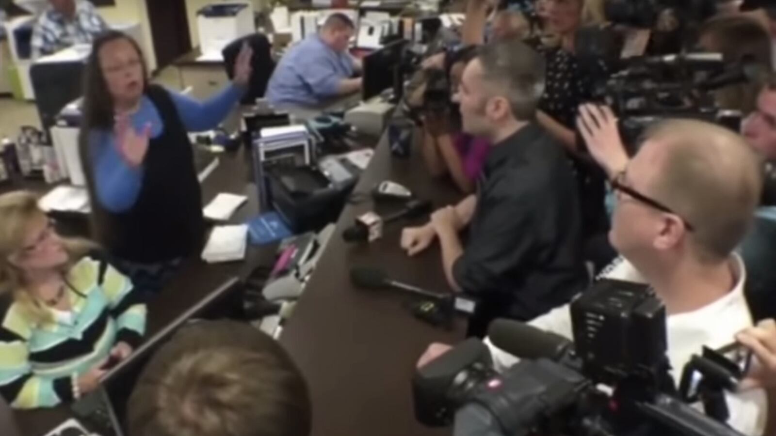 cheats/2015/09/03/anti-gay-kentucky-clerk-taken-into-custody/150903-davis-cheat_rfoyal