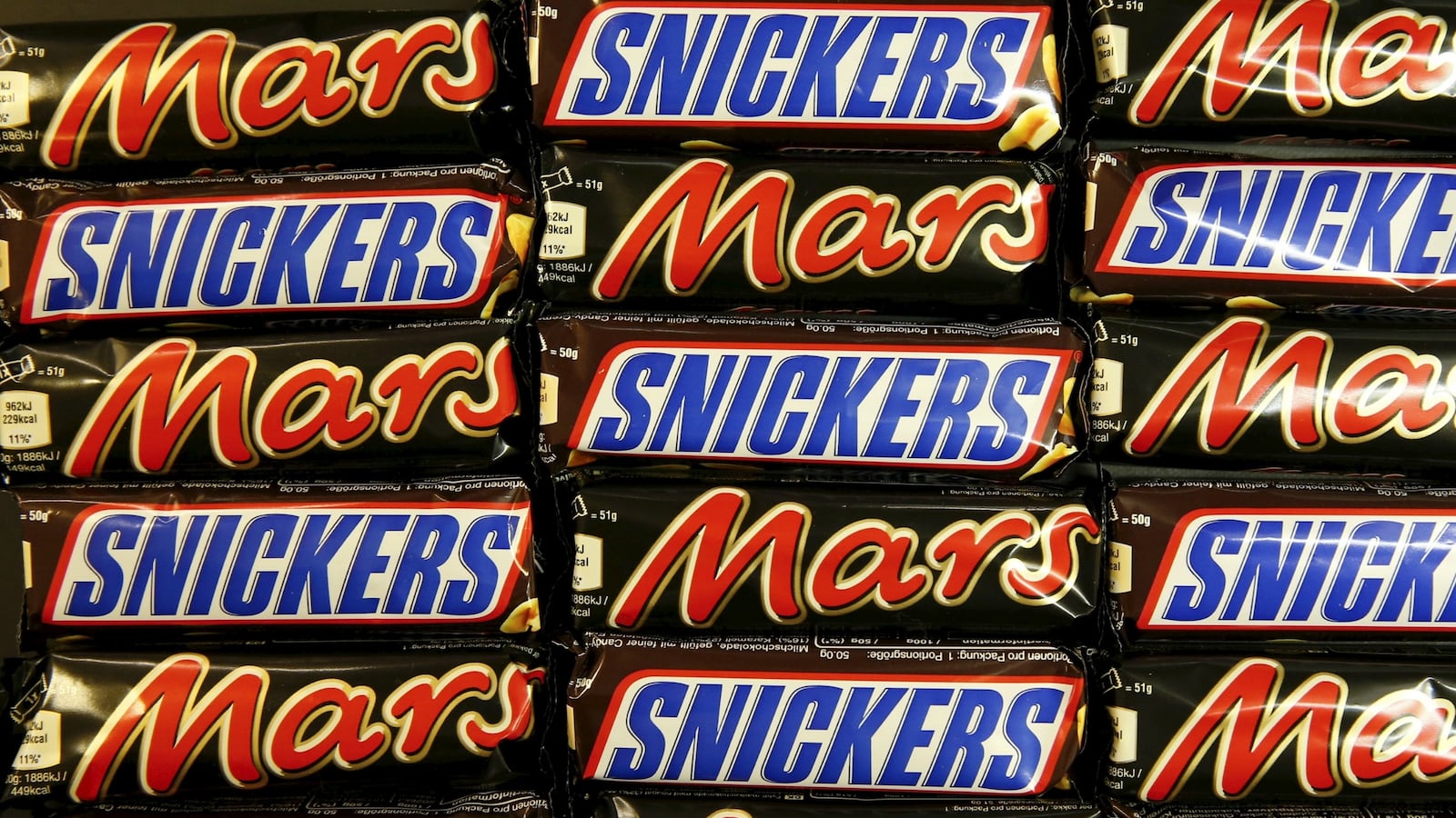 cheats/2016/02/23/mars-recalls-candy-in-55-countries/160223-mars-snickers-cheat_tgha9h