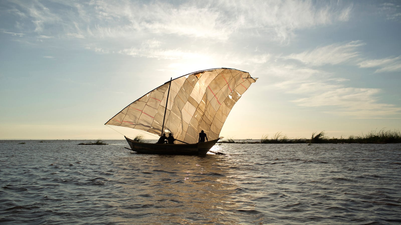 cheats/2015/04/16/world-s-oldest-tools-found-in-kenya/150416-lake-turkana-cheat_dfyman