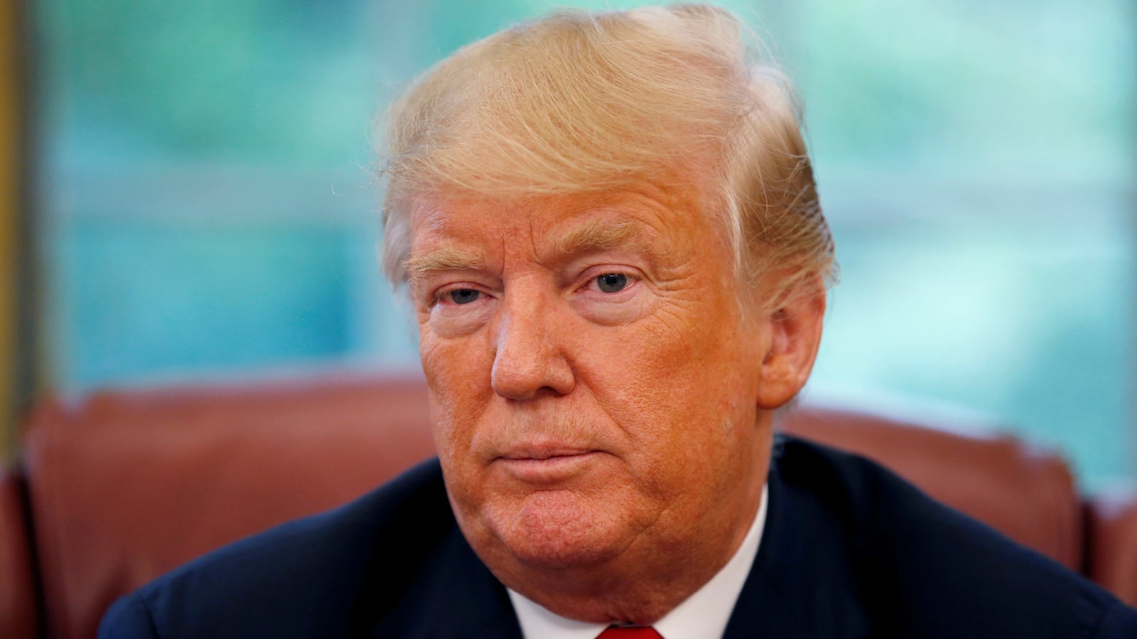 180825-judge-trump-orders-workers-cheat_ycc8zf