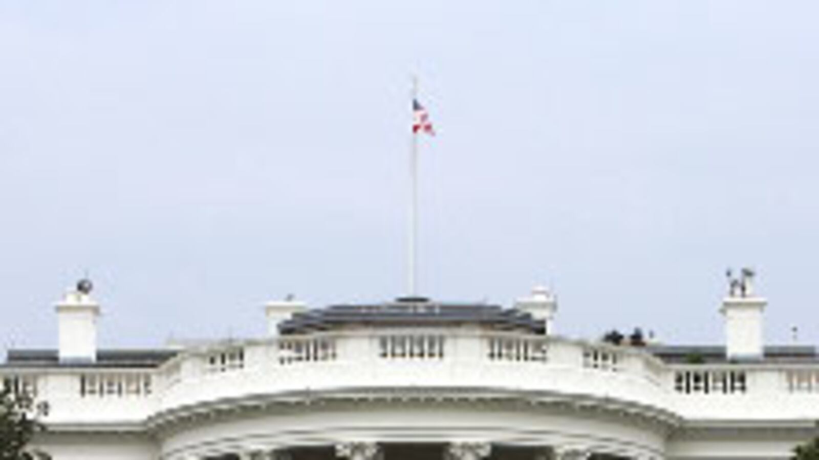 cheats/2009/01/08/fake-white-house-for-sale/main-the-white-house_um9th1