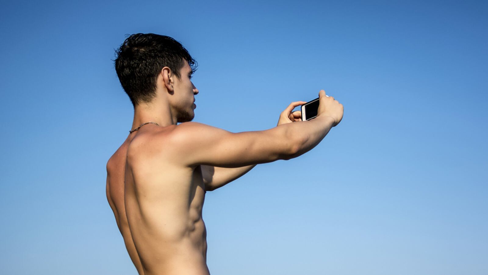 articles/2016/02/23/how-i-m-exposing-shirtless-slut-shamers/160222-lindsey-shirtless-tease_nzen9t