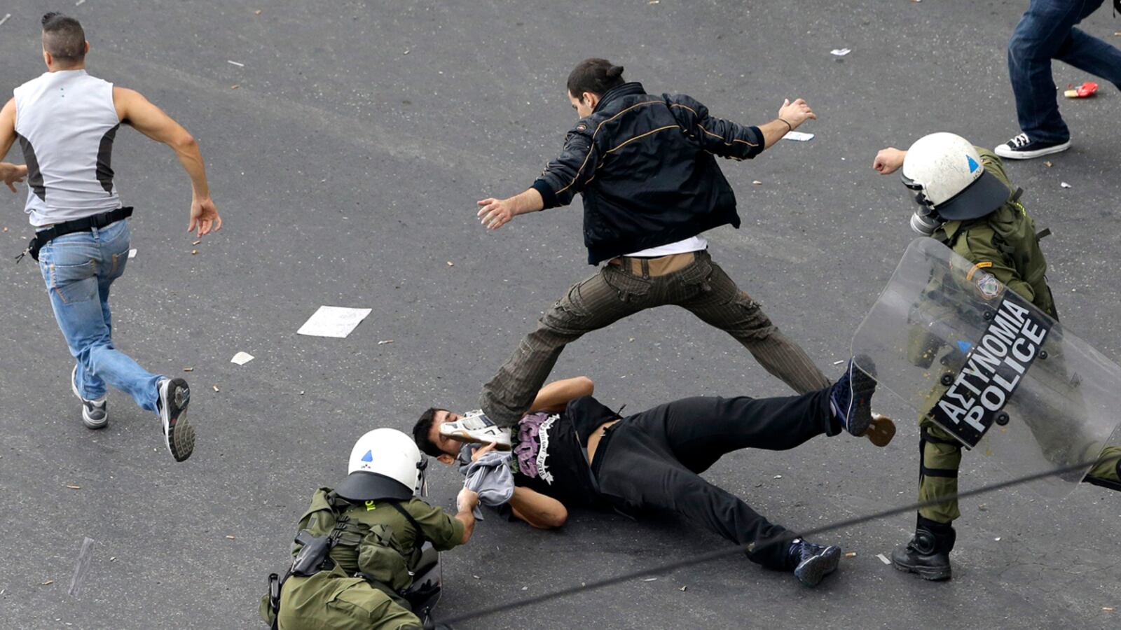 cheats/2012/10/09/protests-greet-merkel-in-athens/greece-protests-merkel-cheat_pbsfya