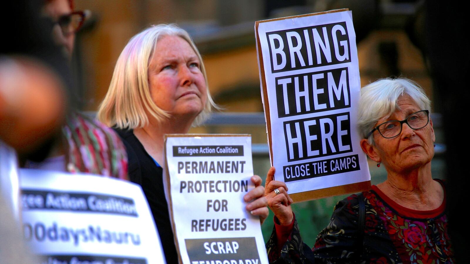 cheats/2016/10/30/australian-bill-would-eliminate-refugee-settlement/161030-australia-refugees-bill-cheat_rmik3j