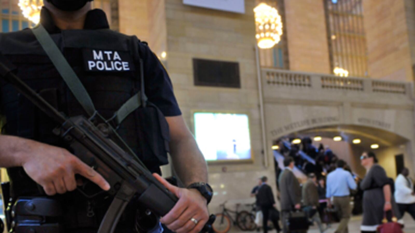 articles/2011/05/06/al-qaeda-terror-threat-to-new-york-city-and-us-trains-remains-high/dickey-new-york-city-security_178600_q0wmtr