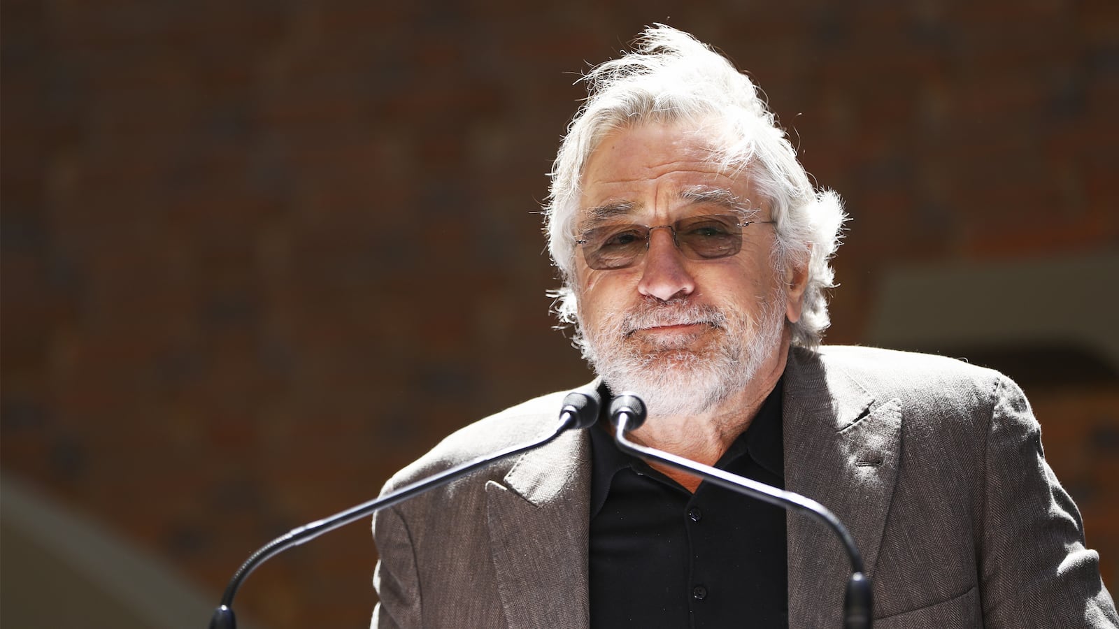 180611-Wilstein_-_De_Niro_Follows__F_ck_Trump__with_Apology_to_Canada-hero_n7yabi