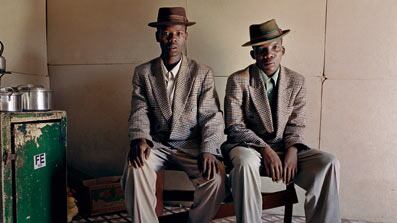 articles/2010/08/04/zwelethu-mthethwas-photographs-of-black-africa/gefter-zwelethu_117925_q5bkhd