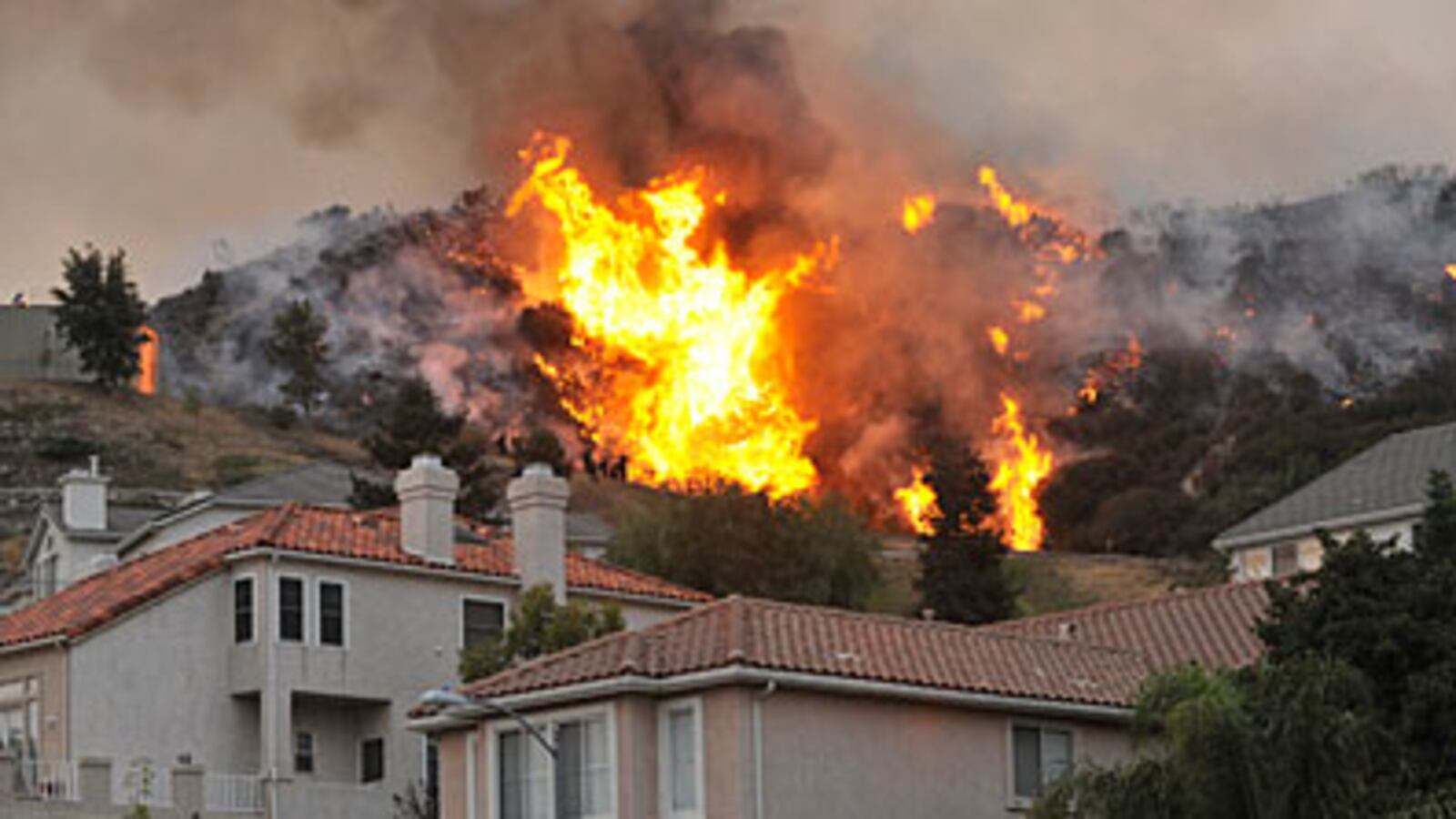 cheats/2009/09/02/weather-helps-fight-calif-fire/wildfires-2_xfhztm
